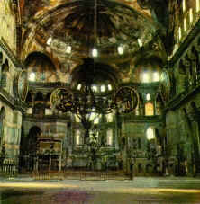 Interior de Agia Sofia. Construida por el emperador Constantino el Grande en el s IV y convertida en mezquita por los turcos y en museo en el s XX