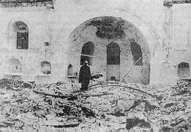 Patriarca Atenagoras I en las ruinas de la Iglesia de los Santos Constantino y Helena
